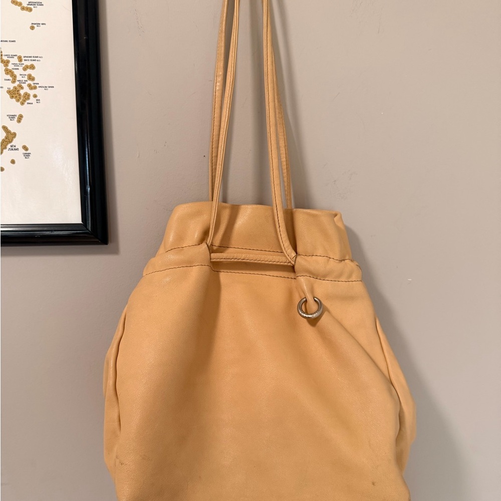 GROOM Paris Beige Bucket Shoulder Bag - Picture 3 of 7